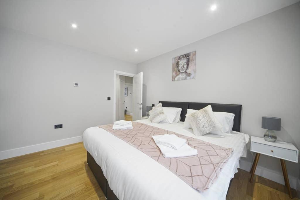 Apartmán Flat 3 Bridge House Staines-upon-Thames Exteriér fotografie