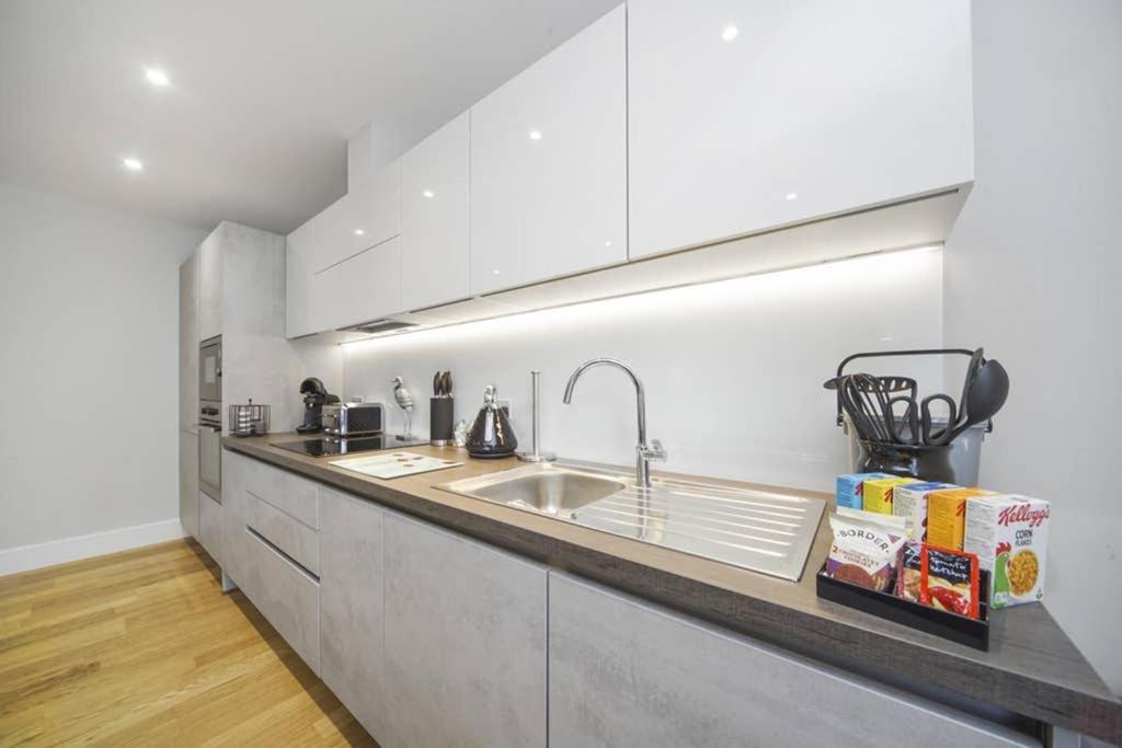 Apartmán Flat 3 Bridge House Staines-upon-Thames Exteriér fotografie