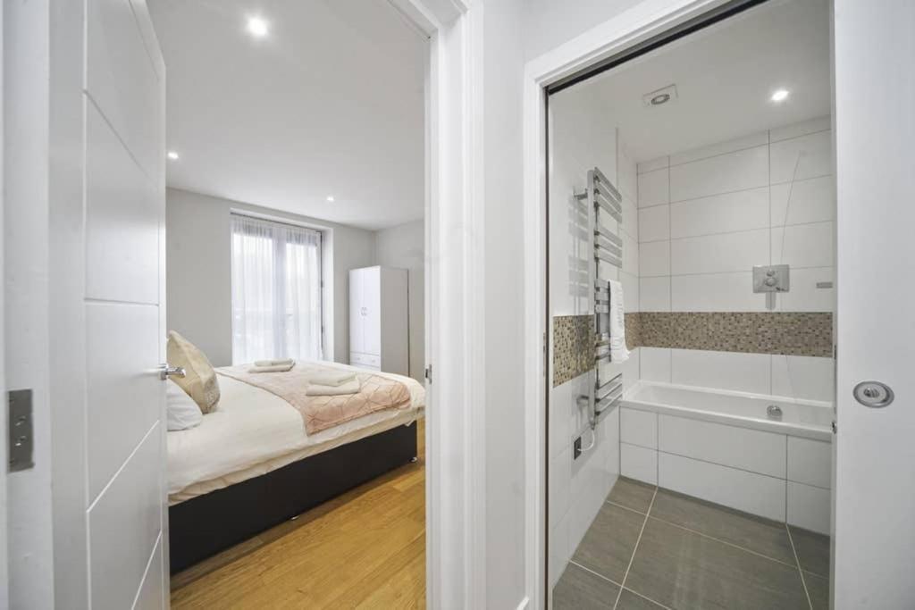 Apartmán Flat 3 Bridge House Staines-upon-Thames Exteriér fotografie