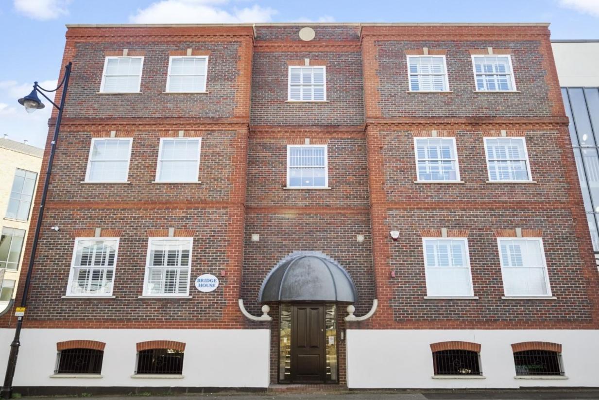 Apartmán Flat 3 Bridge House Staines-upon-Thames Exteriér fotografie
