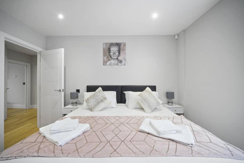Apartmán Flat 3 Bridge House Staines-upon-Thames Exteriér fotografie